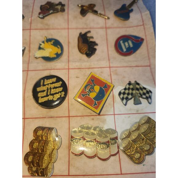 Hat Tacks Lot Of 36 From 70s Most Great Condition Cardboard Display Is Poor - Picture 4 of 13